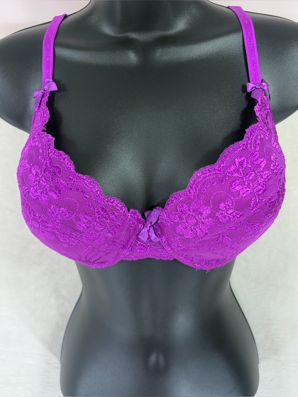 LA VIE EN ROSE Lace Underwire Bra in Vibrant Magenta 36D